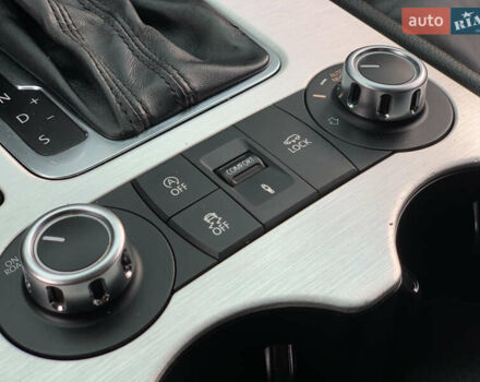 Синий Фольксваген Туарег, объемом двигателя 3 л и пробегом 210 тыс. км за 20999 $, фото 54 на Automoto.ua