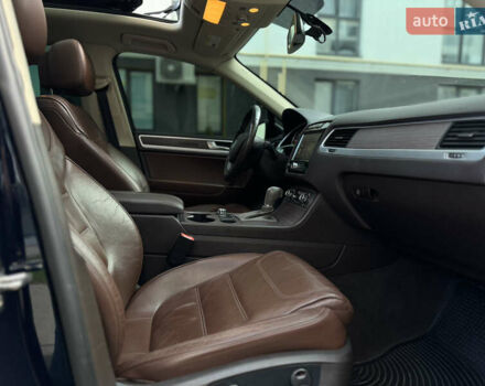 Синий Фольксваген Туарег, объемом двигателя 2.97 л и пробегом 272 тыс. км за 16200 $, фото 24 на Automoto.ua