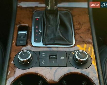 Синий Фольксваген Туарег, объемом двигателя 2.97 л и пробегом 370 тыс. км за 14600 $, фото 14 на Automoto.ua