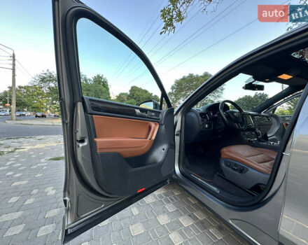 Синій Фольксваген Туарег, об'ємом двигуна 2.97 л та пробігом 244 тис. км за 21500 $, фото 18 на Automoto.ua