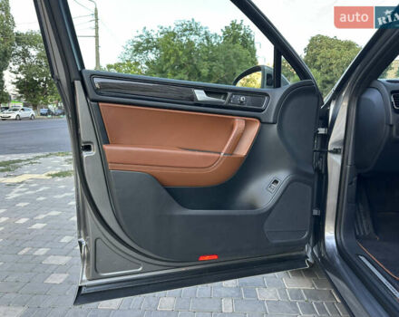 Синій Фольксваген Туарег, об'ємом двигуна 2.97 л та пробігом 244 тис. км за 21500 $, фото 19 на Automoto.ua