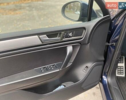 Синий Фольксваген Туарег, объемом двигателя 2.97 л и пробегом 279 тыс. км за 17800 $, фото 27 на Automoto.ua