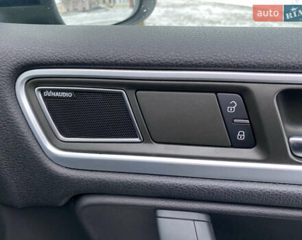 Синий Фольксваген Туарег, объемом двигателя 3.6 л и пробегом 332 тыс. км за 12000 $, фото 9 на Automoto.ua