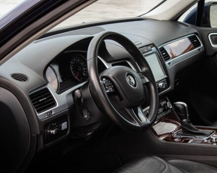 Синій Фольксваген Туарег, об'ємом двигуна 3 л та пробігом 211 тис. км за 15700 $, фото 13 на Automoto.ua