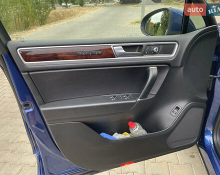 Синій Фольксваген Туарег, об'ємом двигуна 2.97 л та пробігом 288 тис. км за 23145 $, фото 12 на Automoto.ua