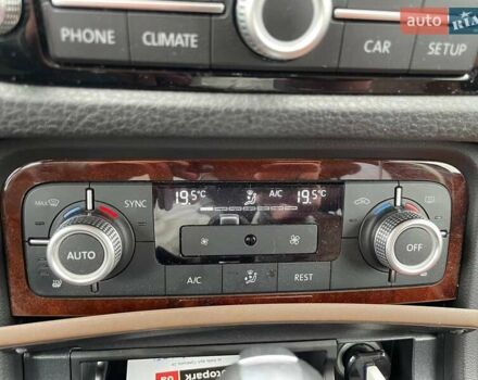 Синий Фольксваген Туарег, объемом двигателя 2.97 л и пробегом 294 тыс. км за 24990 $, фото 24 на Automoto.ua