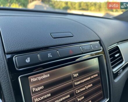 Синий Фольксваген Туарег, объемом двигателя 3 л и пробегом 136 тыс. км за 27600 $, фото 88 на Automoto.ua