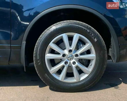 Синий Фольксваген Туарег, объемом двигателя 3 л и пробегом 178 тыс. км за 27900 $, фото 6 на Automoto.ua