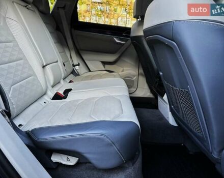 Синій Фольксваген Туарег, об'ємом двигуна 2.97 л та пробігом 125 тис. км за 59000 $, фото 24 на Automoto.ua