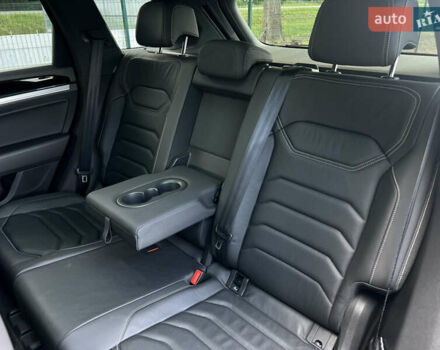 Синій Фольксваген Туарег, об'ємом двигуна 4 л та пробігом 144 тис. км за 52900 $, фото 23 на Automoto.ua