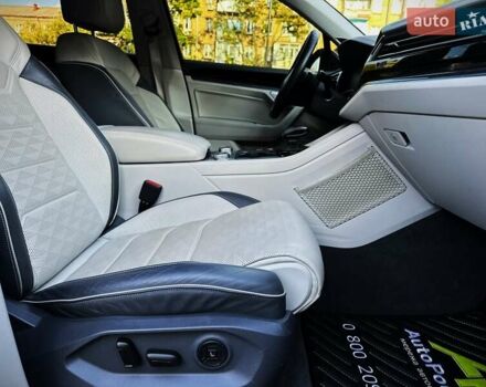 Синій Фольксваген Туарег, об'ємом двигуна 2.97 л та пробігом 125 тис. км за 59500 $, фото 26 на Automoto.ua