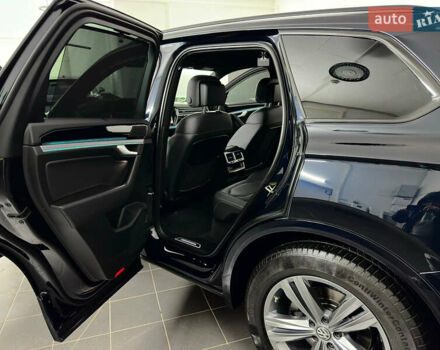 Синій Фольксваген Туарег, об'ємом двигуна 3 л та пробігом 117 тис. км за 52999 $, фото 59 на Automoto.ua