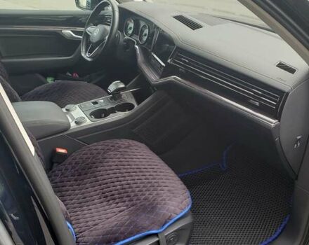 Синій Фольксваген Туарег, об'ємом двигуна 3 л та пробігом 107 тис. км за 37500 $, фото 5 на Automoto.ua