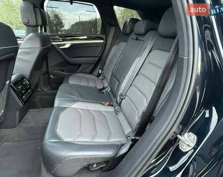 Синий Фольксваген Туарег, объемом двигателя 3.96 л и пробегом 122 тыс. км за 61900 $, фото 44 на Automoto.ua