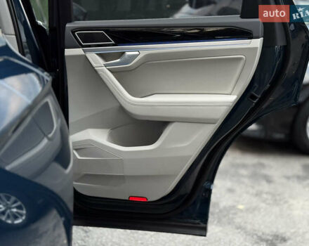 Синій Фольксваген Туарег, об'ємом двигуна 2.97 л та пробігом 145 тис. км за 54800 $, фото 38 на Automoto.ua