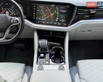 Синій Фольксваген Туарег, об'ємом двигуна 2.97 л та пробігом 145 тис. км за 54800 $, фото 25 на Automoto.ua