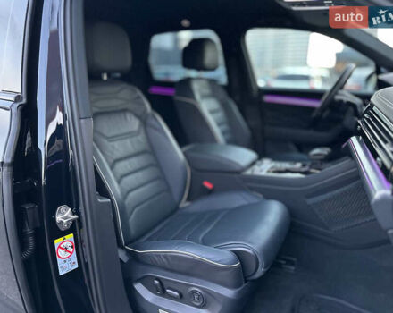 Синий Фольксваген Туарег, объемом двигателя 3 л и пробегом 74 тыс. км за 68700 $, фото 60 на Automoto.ua