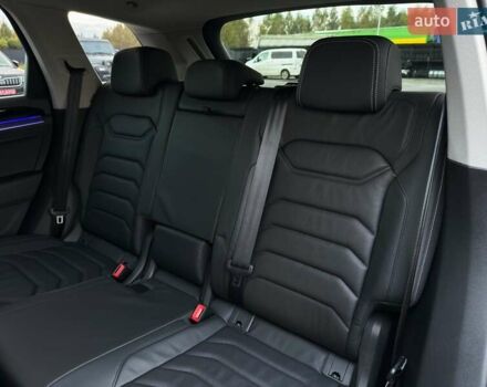 Синий Фольксваген Туарег, объемом двигателя 3 л и пробегом 51 тыс. км за 59999 $, фото 63 на Automoto.ua