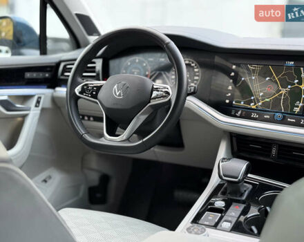 Синій Фольксваген Туарег, об'ємом двигуна 2.97 л та пробігом 145 тис. км за 54800 $, фото 24 на Automoto.ua