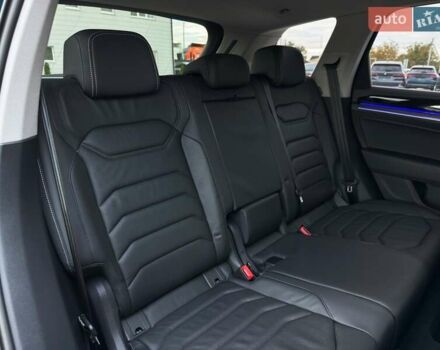 Синий Фольксваген Туарег, объемом двигателя 3 л и пробегом 51 тыс. км за 59999 $, фото 76 на Automoto.ua