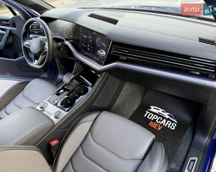 Синий Фольксваген Туарег, объемом двигателя 3 л и пробегом 79 тыс. км за 62500 $, фото 49 на Automoto.ua