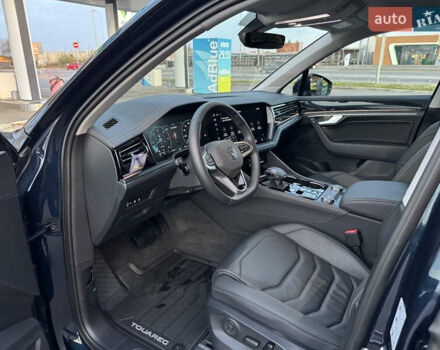 Синій Фольксваген Туарег, об'ємом двигуна 3 л та пробігом 6 тис. км за 69999 $, фото 34 на Automoto.ua