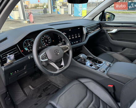 Синій Фольксваген Туарег, об'ємом двигуна 3 л та пробігом 6 тис. км за 69999 $, фото 35 на Automoto.ua