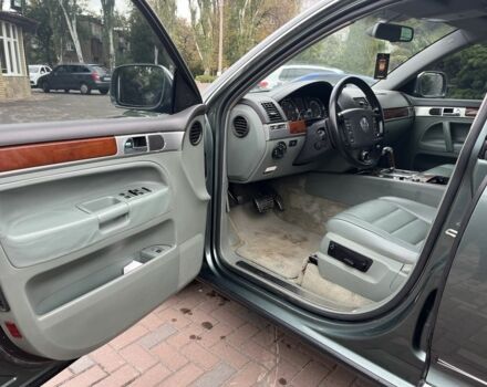 Зеленый Фольксваген Туарег, объемом двигателя 4.9 л и пробегом 280 тыс. км за 5999 $, фото 8 на Automoto.ua