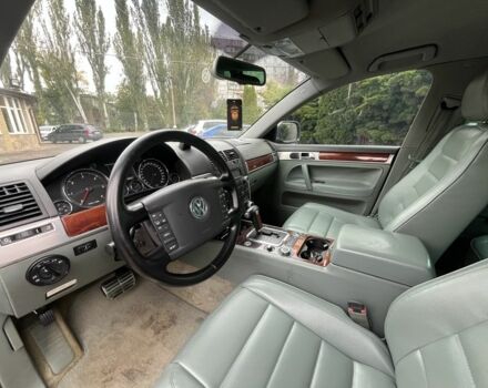 Зеленый Фольксваген Туарег, объемом двигателя 4.9 л и пробегом 280 тыс. км за 5999 $, фото 7 на Automoto.ua