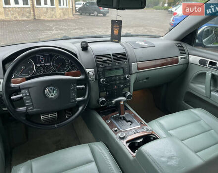 Зеленый Фольксваген Туарег, объемом двигателя 4.92 л и пробегом 280 тыс. км за 5999 $, фото 9 на Automoto.ua