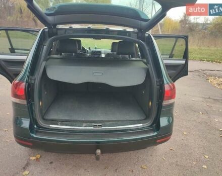 Зелений Фольксваген Туарег, об'ємом двигуна 2.46 л та пробігом 322 тис. км за 7200 $, фото 12 на Automoto.ua