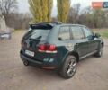 Зелений Фольксваген Туарег, об'ємом двигуна 2.46 л та пробігом 322 тис. км за 7200 $, фото 9 на Automoto.ua