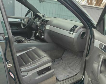 Зеленый Фольксваген Туарег, объемом двигателя 2.5 л и пробегом 322 тыс. км за 7200 $, фото 19 на Automoto.ua