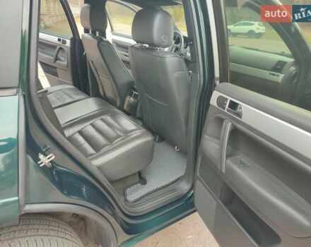 Зелений Фольксваген Туарег, об'ємом двигуна 2.46 л та пробігом 322 тис. км за 7200 $, фото 14 на Automoto.ua