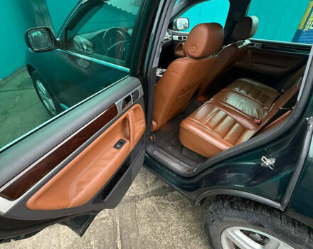 Зеленый Фольксваген Туарег, объемом двигателя 4.92 л и пробегом 201 тыс. км за 6800 $, фото 12 на Automoto.ua