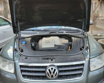 Зеленый Фольксваген Туарег, объемом двигателя 2.5 л и пробегом 350 тыс. км за 8600 $, фото 17 на Automoto.ua