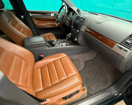 Зеленый Фольксваген Туарег, объемом двигателя 4.92 л и пробегом 201 тыс. км за 6800 $, фото 10 на Automoto.ua