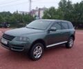 Зеленый Фольксваген Туарег, объемом двигателя 2.46 л и пробегом 330 тыс. км за 7000 $, фото 1 на Automoto.ua