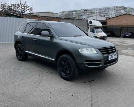 Зеленый Фольксваген Туарег, объемом двигателя 3.2 л и пробегом 111 тыс. км за 5000 $, фото 2 на Automoto.ua