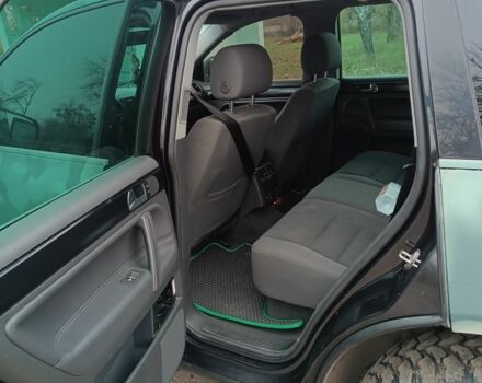 Зеленый Фольксваген Туарег, объемом двигателя 2.5 л и пробегом 300 тыс. км за 5000 $, фото 5 на Automoto.ua