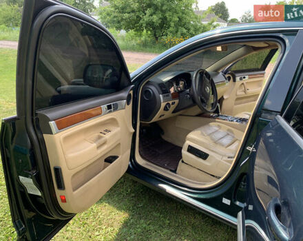 Зелений Фольксваген Туарег, об'ємом двигуна 3 л та пробігом 380 тис. км за 7200 $, фото 14 на Automoto.ua