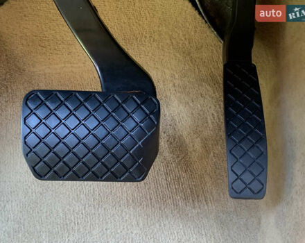 Зелений Фольксваген Туарег, об'ємом двигуна 3 л та пробігом 380 тис. км за 7200 $, фото 16 на Automoto.ua