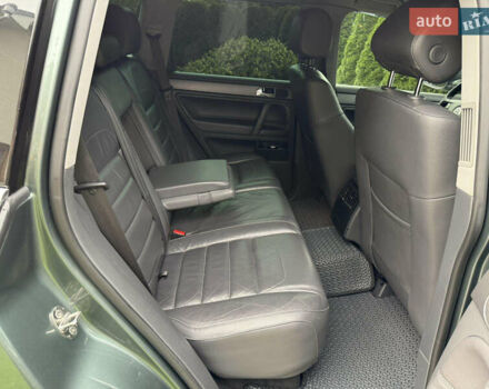 Зеленый Фольксваген Туарег, объемом двигателя 2.97 л и пробегом 350 тыс. км за 13999 $, фото 20 на Automoto.ua