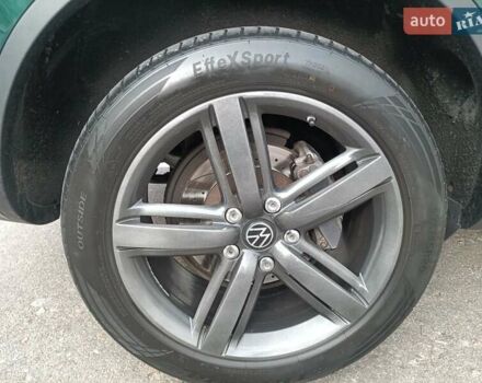 Зелений Фольксваген Туарег, об'ємом двигуна 2.97 л та пробігом 445 тис. км за 16800 $, фото 13 на Automoto.ua