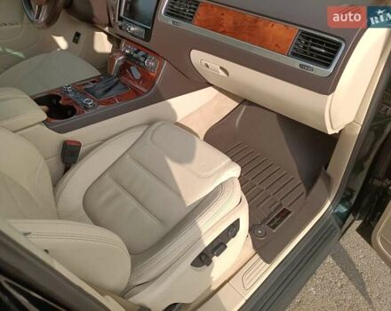 Зелений Фольксваген Туарег, об'ємом двигуна 2.97 л та пробігом 445 тис. км за 16800 $, фото 10 на Automoto.ua