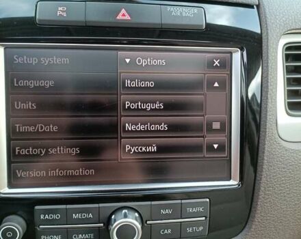 Зелений Фольксваген Туарег, об'ємом двигуна 2.97 л та пробігом 445 тис. км за 16800 $, фото 28 на Automoto.ua