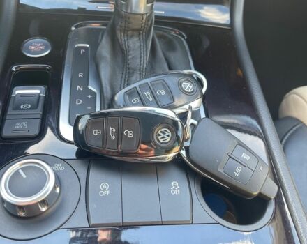 Зелений Фольксваген Туарег, об'ємом двигуна 3 л та пробігом 290 тис. км за 18865 $, фото 13 на Automoto.ua