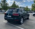 Зелений Фольксваген Туарег, об'ємом двигуна 3 л та пробігом 290 тис. км за 18865 $, фото 12 на Automoto.ua