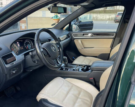 Зеленый Фольксваген Туарег, объемом двигателя 2.97 л и пробегом 279 тыс. км за 22000 $, фото 25 на Automoto.ua