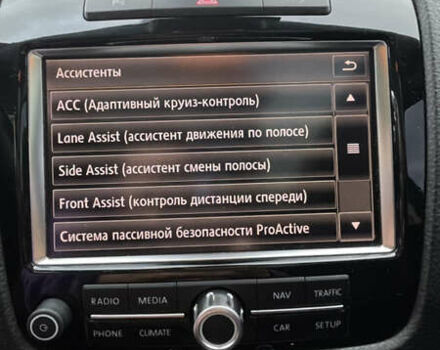 Зелений Фольксваген Туарег, об'ємом двигуна 2.97 л та пробігом 330 тис. км за 18000 $, фото 28 на Automoto.ua
